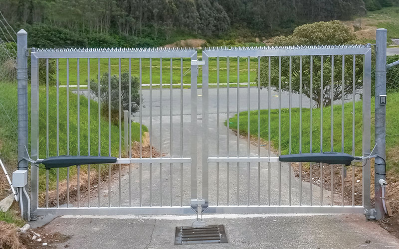 We offer a range of commercial electric automatic gates, including swing gates, sliding gates, and high speed gate automation. We supply and install electric barrier arms to help you to effectively manage and control access times to your commercial or residential property. We provide the full service including initial site visit, installation and servicing. We service and support customers across the greater Wellington region including Wellington city, Lower Hutt, Upper Hutt, Porirua, Kapiti Coast and the Wairarapa.